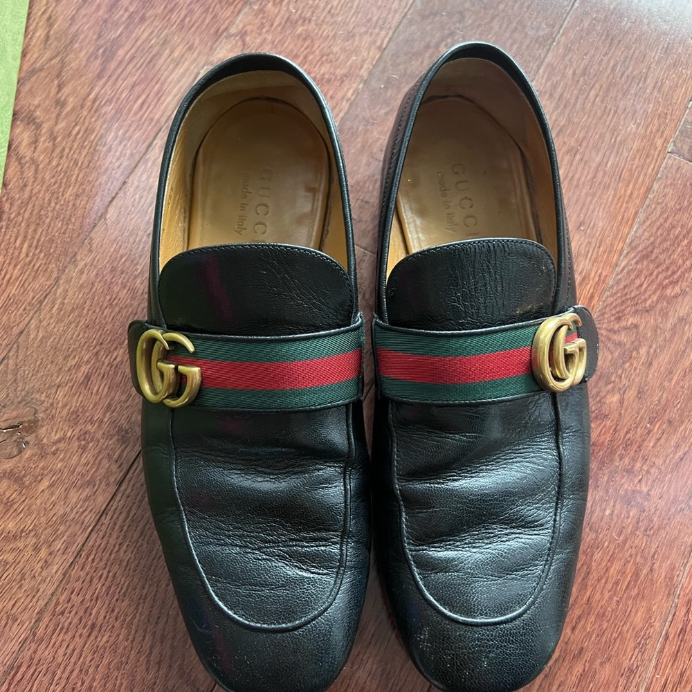 Gucci Black Leather Loafers with Red and Green Stripe